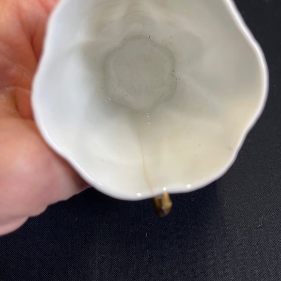 Classic White Shelley Dainty Tea Cups & Saucers - Picture 10 of 10